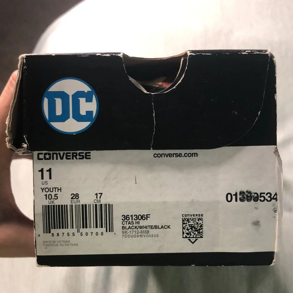 Wonder Woman youth Converse
